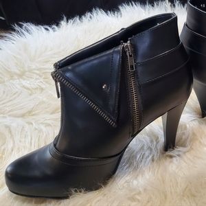 Andrea Shoes Boots Booties Black Faux Leather Size 9 Zipper